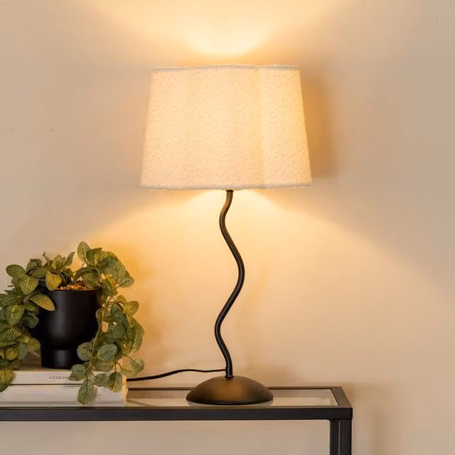 ValueLights Wiggle Black Metal Single Stem Table Lamp with Cream Boucle Scallop Shade