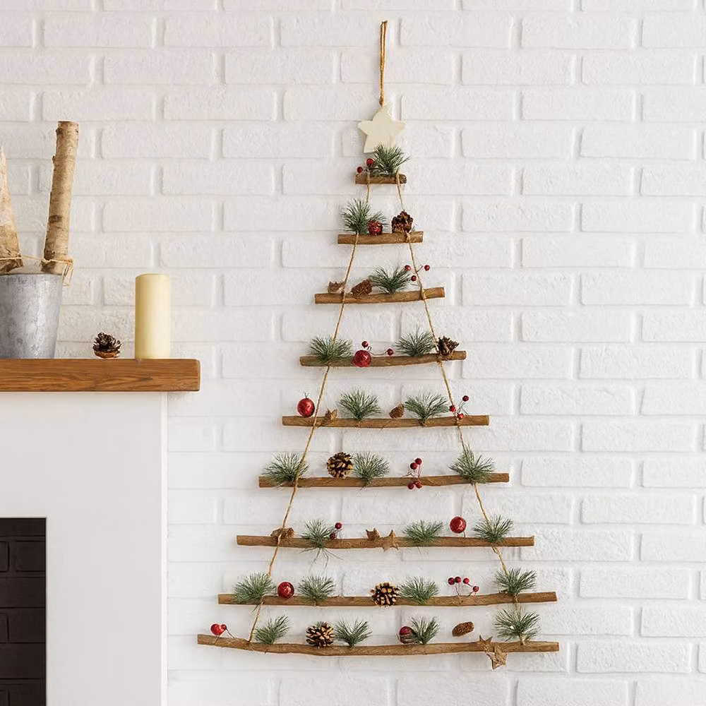 Neo Hygge Wooden Hanging Wall Christmas Tree in Brown, Red and Green – 2