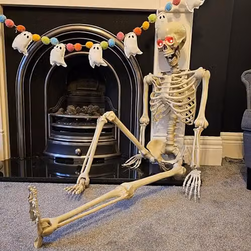 Samuel Alexander Pack of 4 White LED Skeleton Halloween Decorations with Movable Joints and LED Eyes, Height: 150 cm – 2