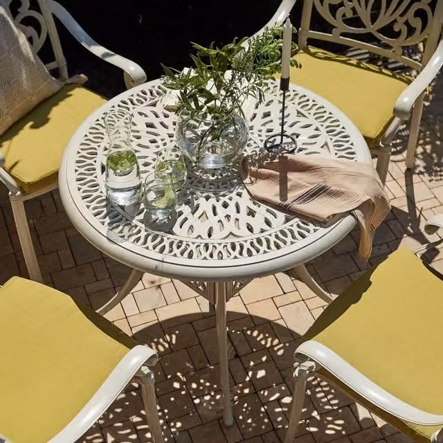 Wyld and Coco Off-White Round Aluminium Dining Table, Diameter: 90 cm, Height: 72 cm – 1