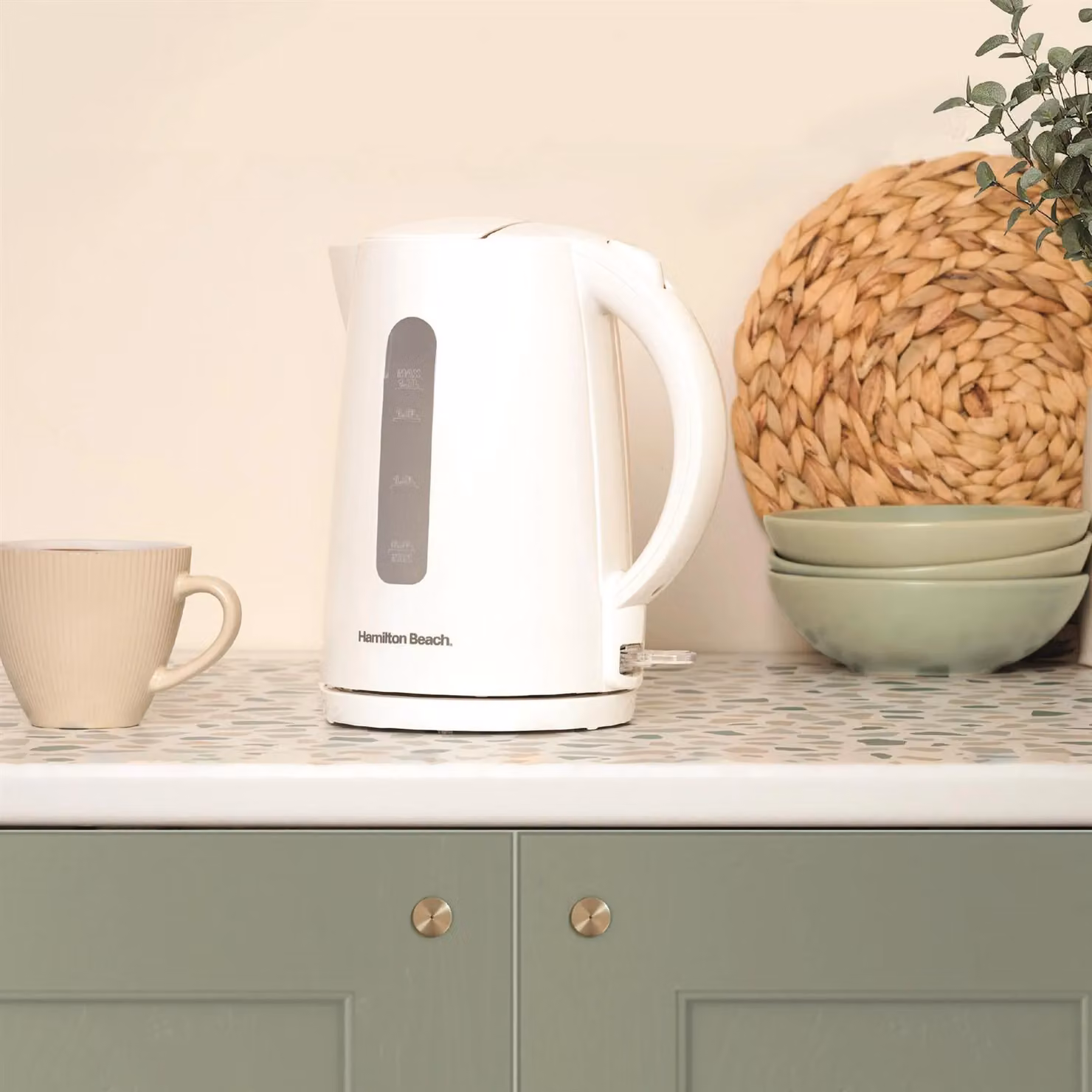 Hamilton Beach Essentials 1.7L Rapid Boil Electric Kettle, White – 2