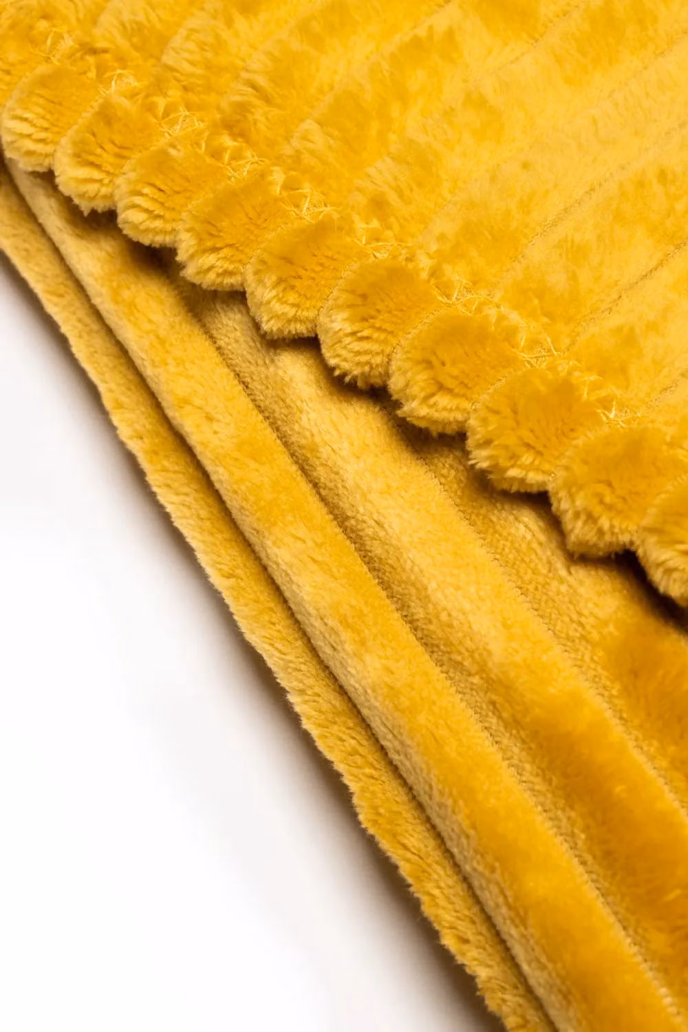 BHS Luxury Ribbon Velvet Throw in Yellow, W: 127 cm, D: 152 cm – 3