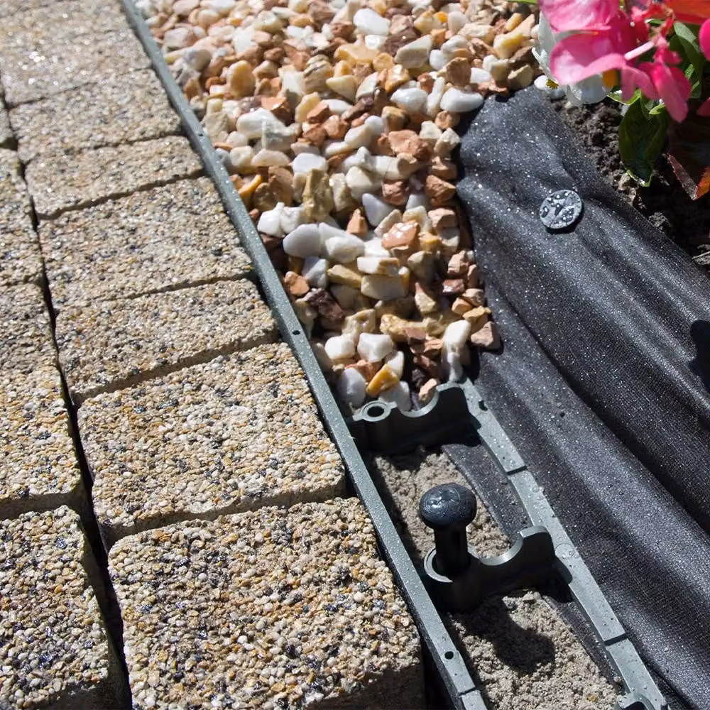 Primrose Pack of 20 Flexible Grass Edging, 20m, Black, Height: 8cm – 1