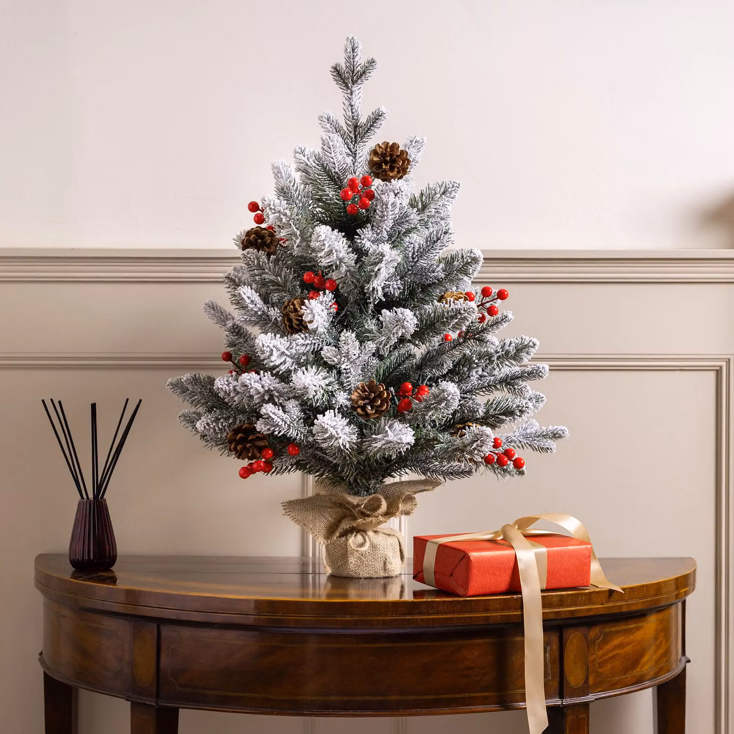 Christow Mini Artificial Frosted Christmas Tree with Pine Cones and Berries in Green and Beige – 2