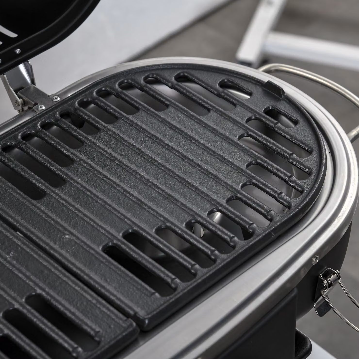 Outsunny Foldable 2 Burner Gas BBQ Grill with Lid, Piezo Ignition and Thermometer, Black Aluminium Alloy Tabletop Barbecue – 6