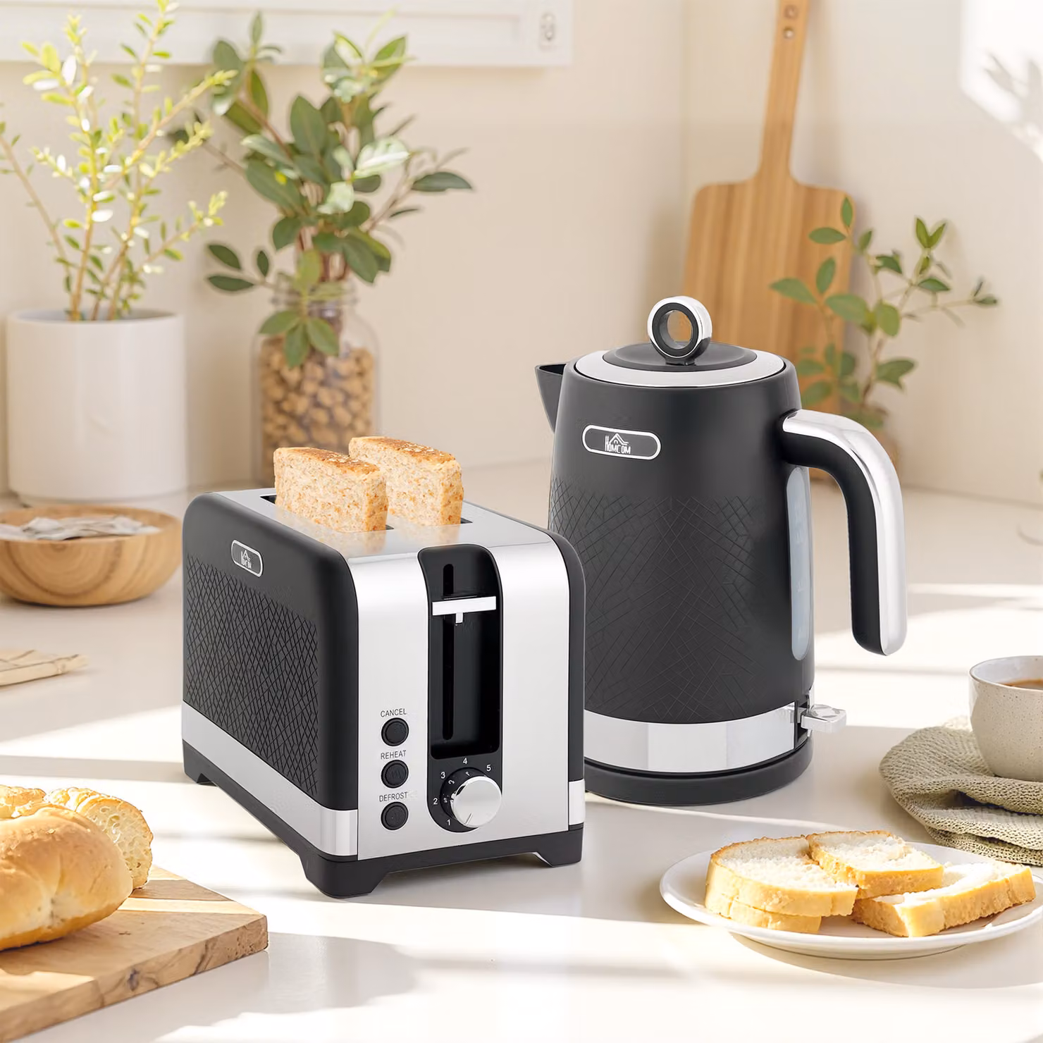 HOMCOM Black Textured Kettle and Toaster Set – 2
