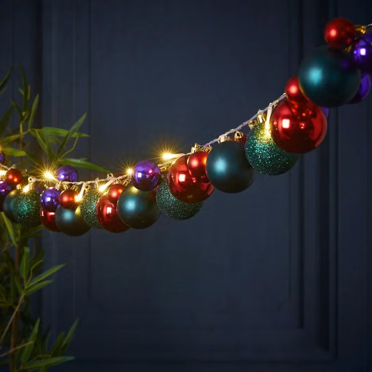 Atkin & Thyme Retro 2M Bauble Garland in Purple and Green