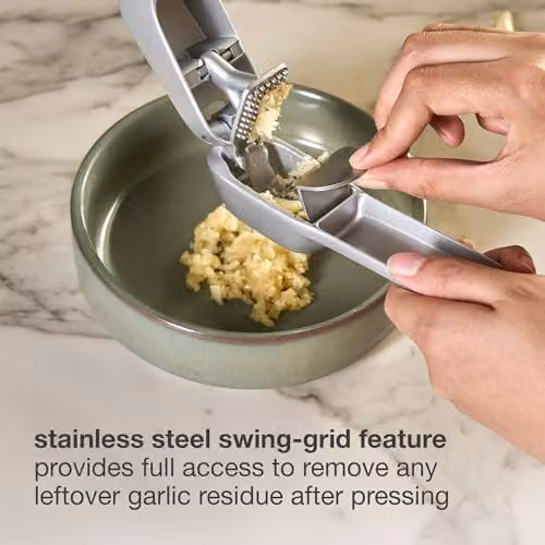 Zyliss Susi 4 Garlic Press in Silver with Non-Stick Surface and Stainless Steel Components – 3
