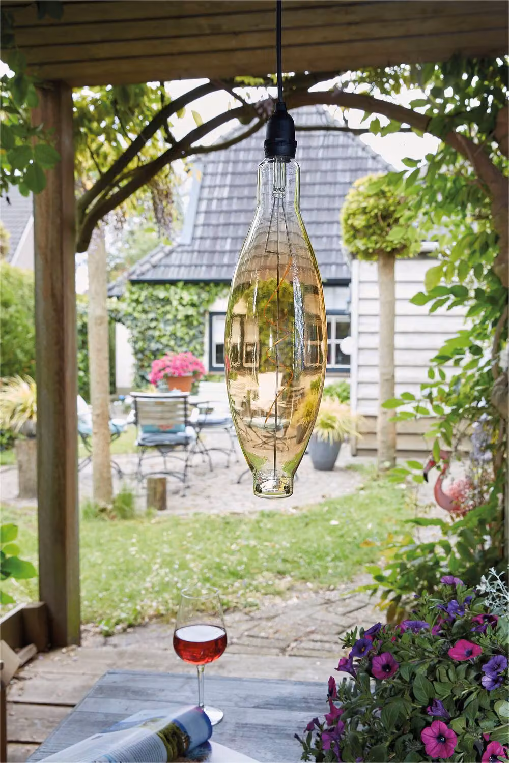 St Helens Elipse Battery Powered Pendulum Garden Light in Black – 4