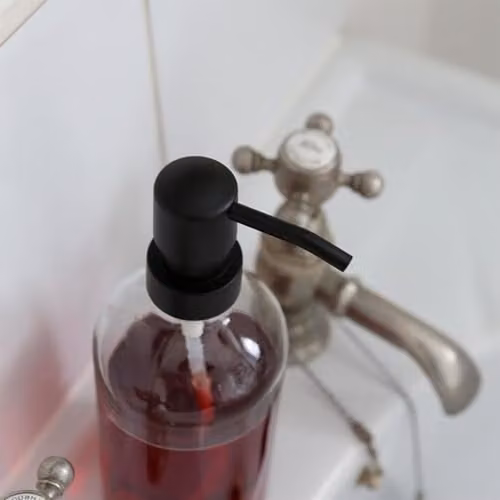 Harbour Housewares Pack of 8 Clear Glass Soap Dispensers with Black Labels and Pumps, 500ml – 4