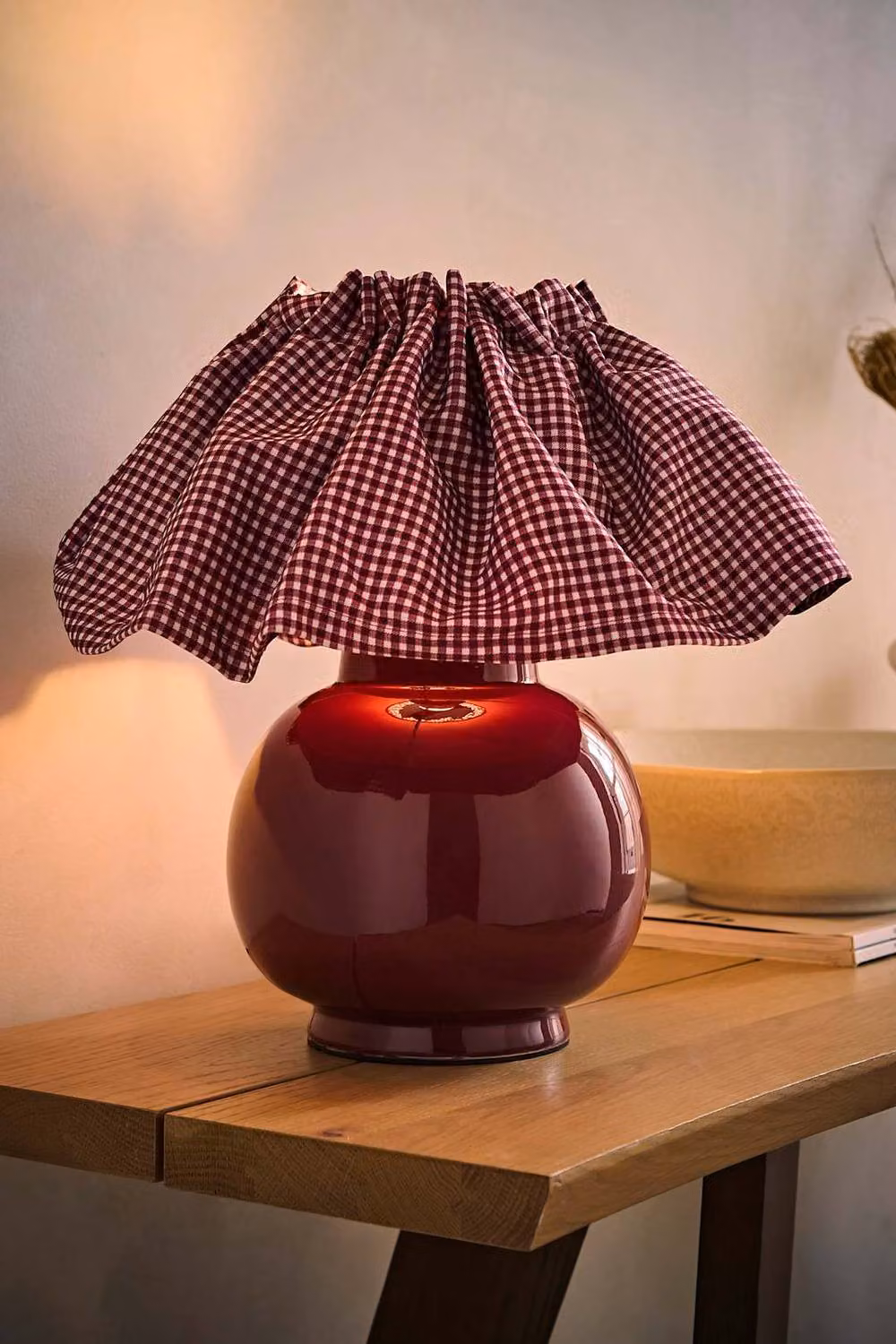 ValueLights Arabella Ceramic Table Lamp with Pleated Fabric Pinstripe Shade and Bulb in Red – 3
