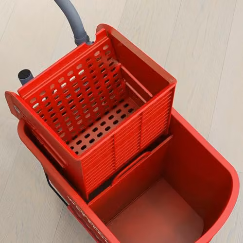 HOMCOM 20L Compact Plastic Mop Bucket with Wringer and Wheels in Red – 7