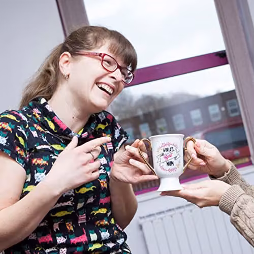 Boxer Gifts World's Best Mum Trophy Mug in White and Gold – 3