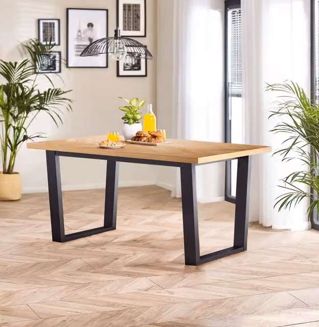 FurnitureboxUK Cotswold Rectangular 6-Seater Oak Dining Table with Black Legs