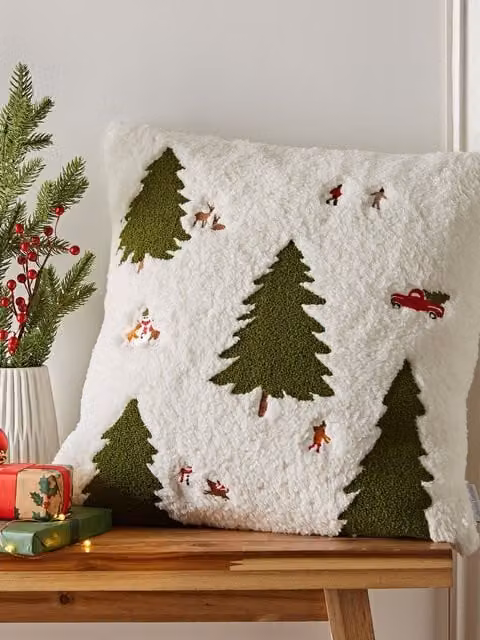 Catherine Lansfield Cosy Boucle Christmas Tree Cushion in Beige and White, W/D/H: 45 x 45 x 45 cm – 1