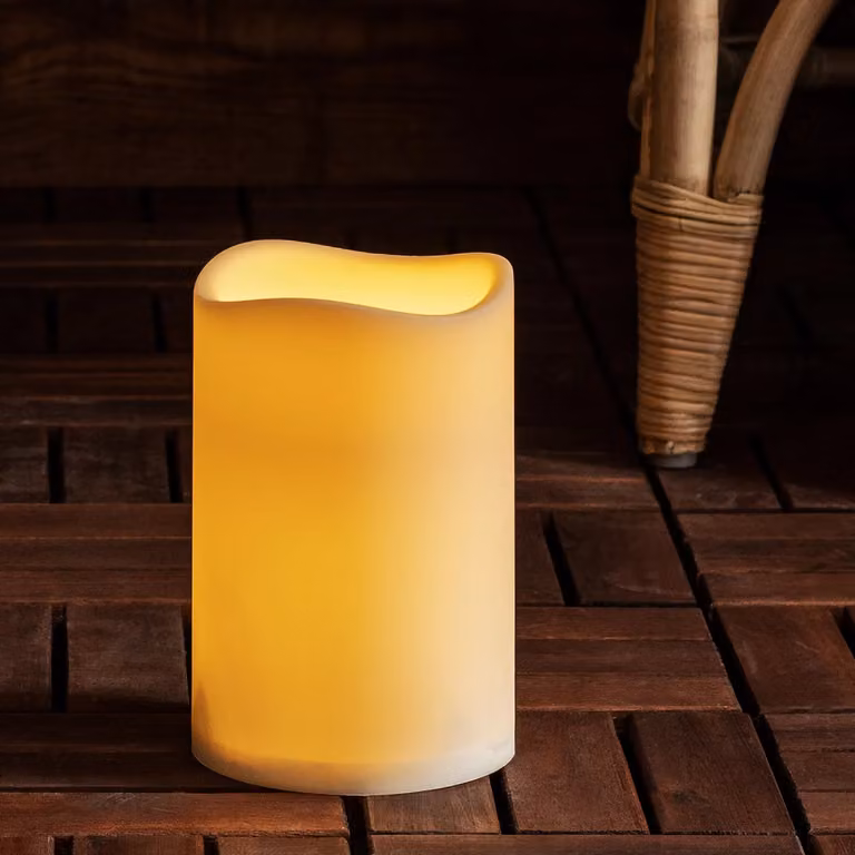 Lights4fun Port Isaac Battery Operated Outdoor LED Pillar Candle in White and Beige with Flicker Effect and Timer, H: 17.5 cm, W: 11.5 cm, D: 11.5 cm