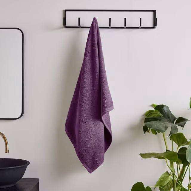 Catherine Lansfield Quick Dry Cotton Towel in Purple, W/H: 70 x 120 cm