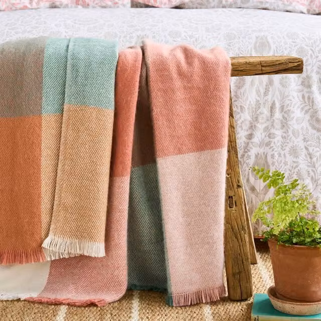 Laura Ashley Zoey Woven Checked Throw in Green, Pink and Blue, W: 130 cm, D: 170 cm