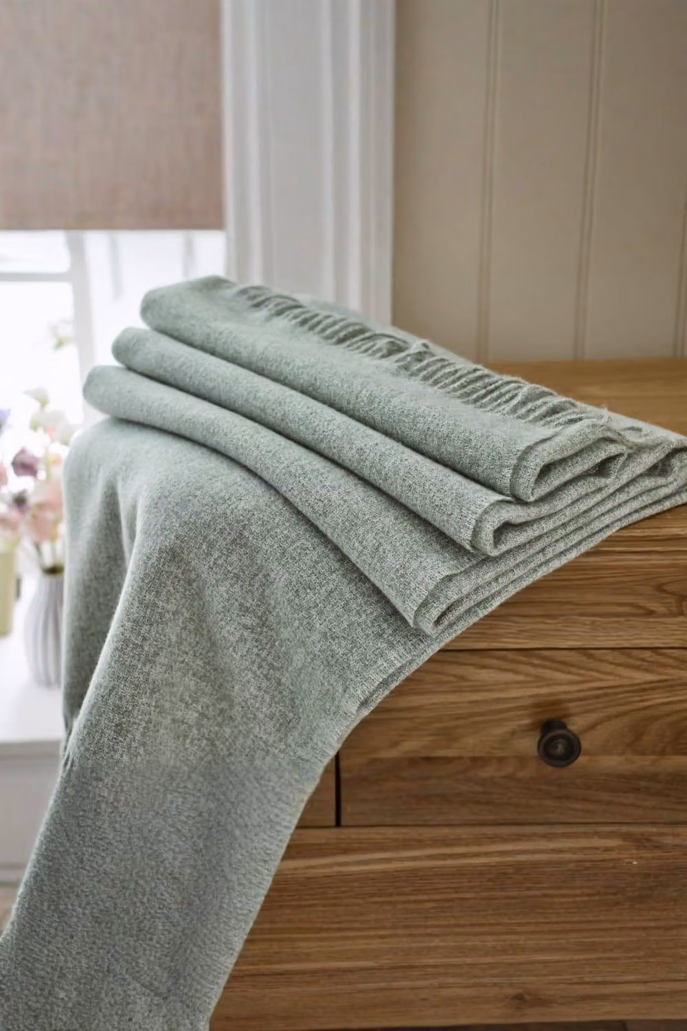 The Lyndon Company Arthington Faux Cashmere Jacquard Throw in Green, W: 130 cm, D: 180 cm – 3