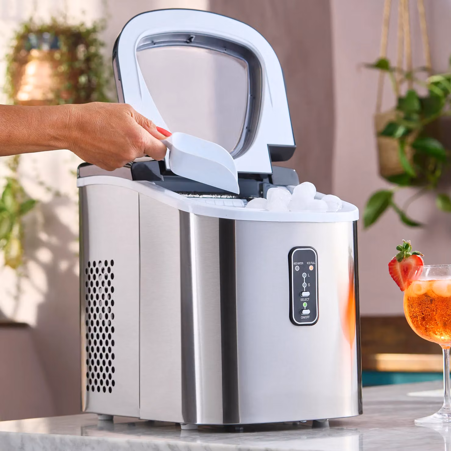 Cooks Professional Ice Maker Machine with Ice Scoop and 2.2L Tank, Produces 14kg Per Day in Metallic Silver – 2