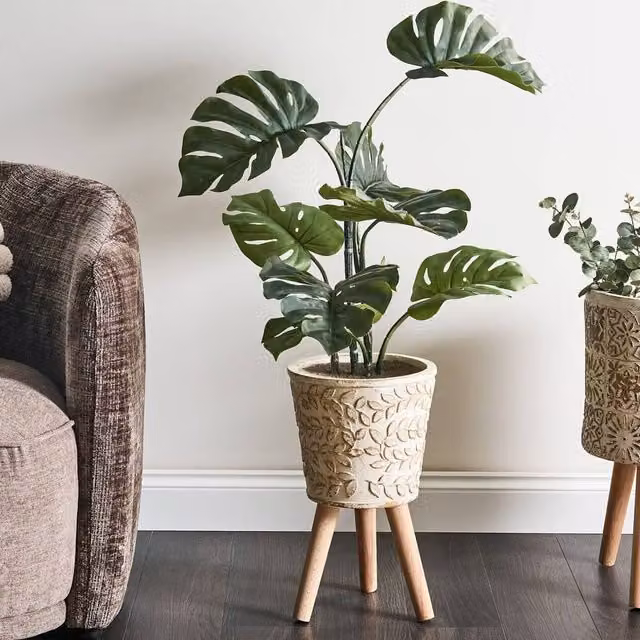 Wyld and Coco Arden Vintage Off-White Ceramic Plant Pot with Beechwood Legs in White – 1