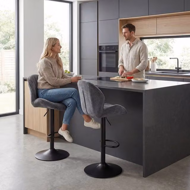 HOMCOM Set of 2 Modern Grey Fabric Swivel Counter Height Bar Stools