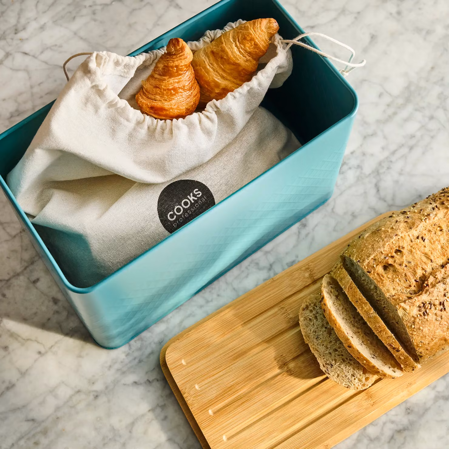 Cooks Professional Diamond Pattern Bread Bin with Linen Bag and Bamboo Cutting Board Lid in Petrol Blue – 2