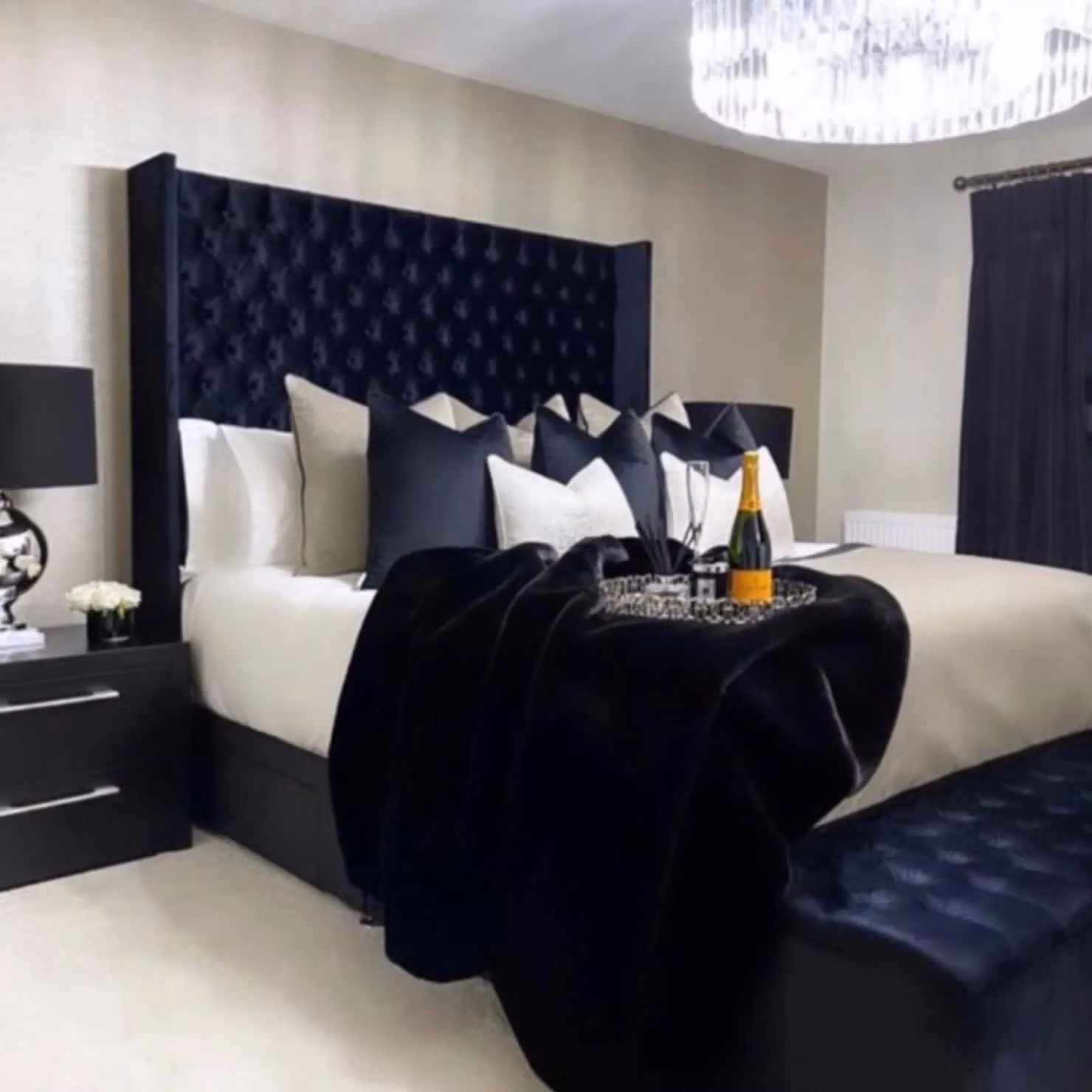 HOB Furniture Chelsea Wing Divan in Navy Blue Chenille Fabric, Super King Size, W/D/H: 200 x 200 x 183 cm – 2