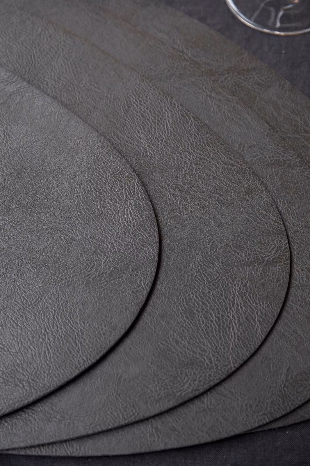 Mikasa Set of 4 Faux-Leather Pebble Placemats, Grey, W: 38 cm, D: 30 cm – 5