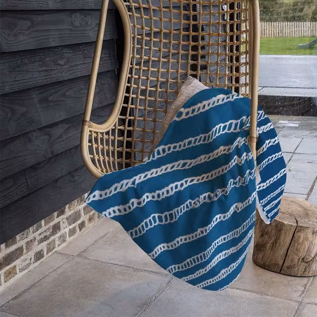 Benjamin Tate Design White and Blue Striped Fleece Rope Blanket, W/D/H: 120 x 150 cm