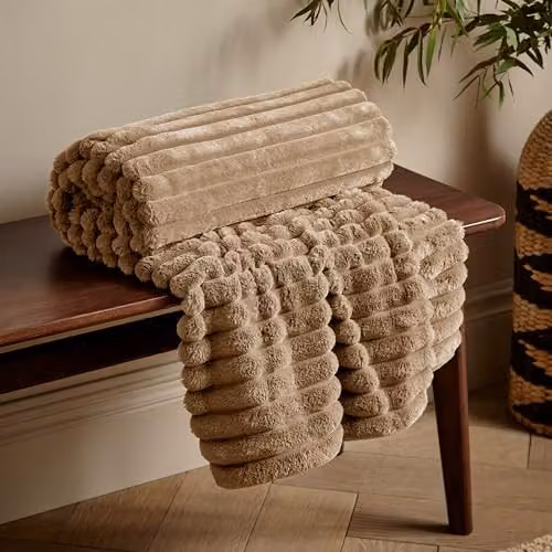 Catherine Lansfield Cosy Ribbed Faux Fur Throw in Beige, 130 x 170 cm
