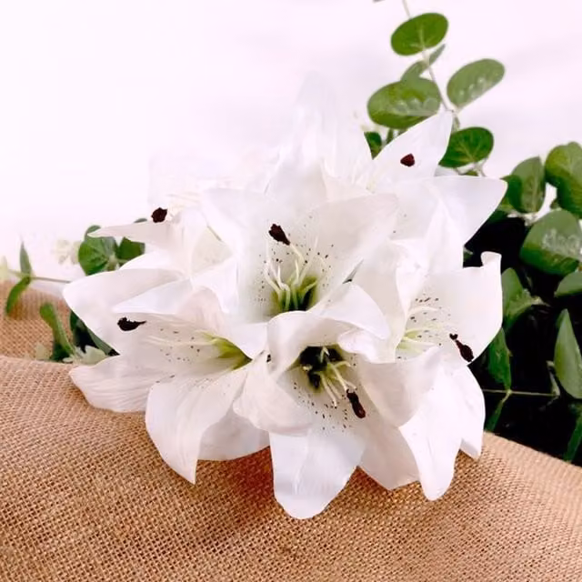 Kingsbury Gifts White Artificial Silk Lily Bouquet with 6 Lily Heads