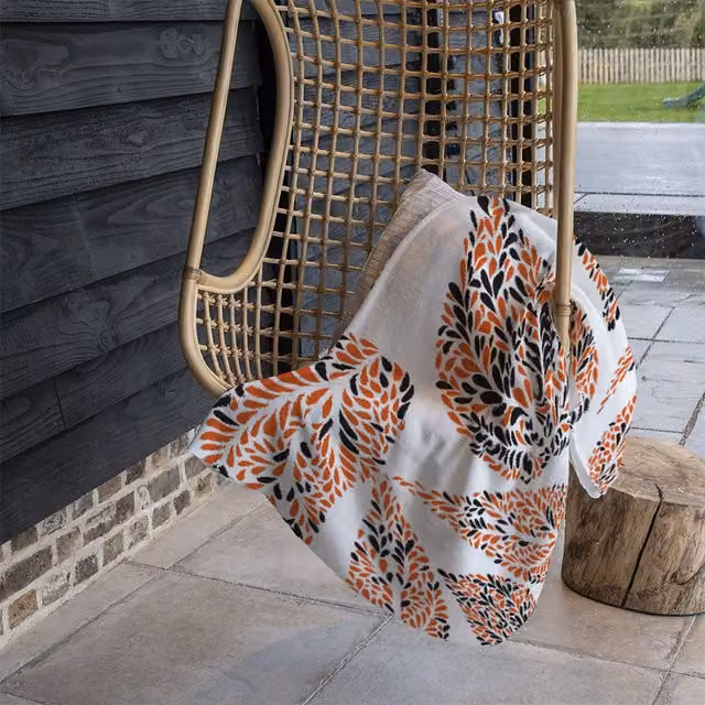 Benjamin Tate Design Leaf Droplets Fleece Blanket in Orange and Beige, W/D/H: 120 x 150 cm – 1