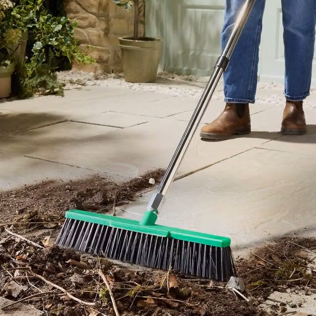 Victor Tools Wide Outdoor Broom with Adjustable Steel Handle, Green, W: 43 cm, L: 105-150 cm
