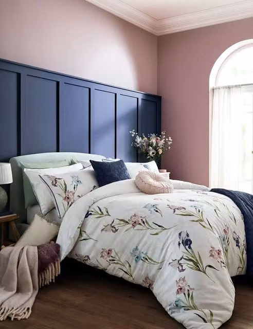 Laura Ashley Hawling Irises Reversible Pure Cotton Mako Sateen Bedding Set, Purple and White, 140 x 200 cm