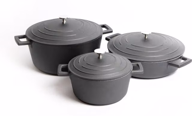 MasterClass Set of 3 Black Non-Stick Cast Aluminium Casserole Dishes with Lids, 2.5L, 4L and 5L – 2