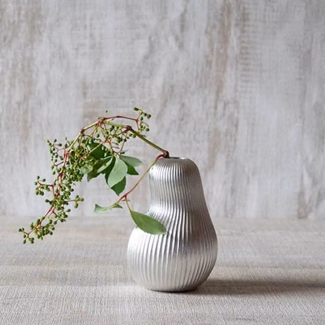 Livingandhome Embossed Gourd Ceramic Flower Vase in Silver