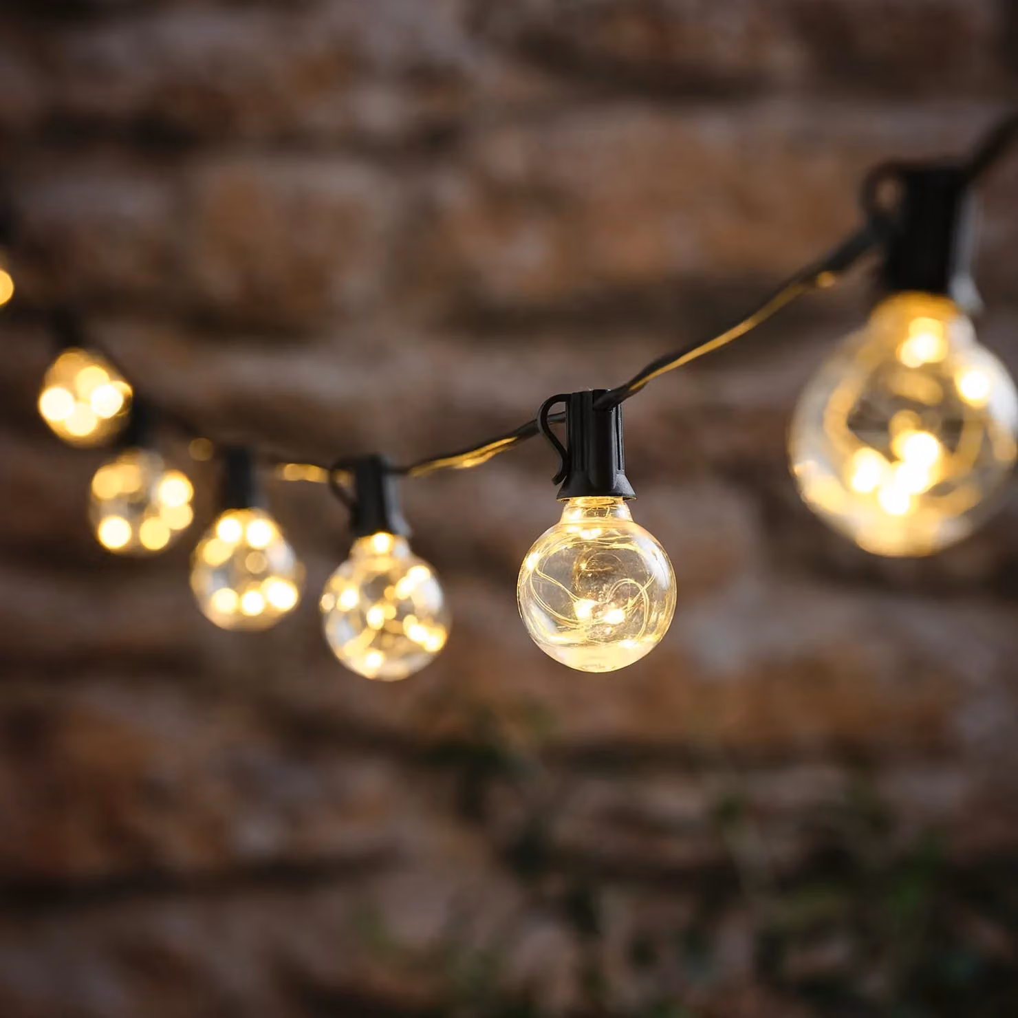 Lights4fun 10 Globe Outdoor Solar LED Micro Festoon Lights in Warm White with Black, White or Transparent Sphere Options