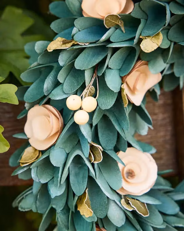 Dibor Crocus & Berry Christmas Wreath Door Decoration, Green, Diameter: 35 cm – 4