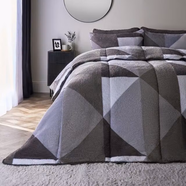 OHS Geometric Teddy Fleece Coverless Duvet and Pillowcase Set in Light Grey, King Size, 10.5 TOG