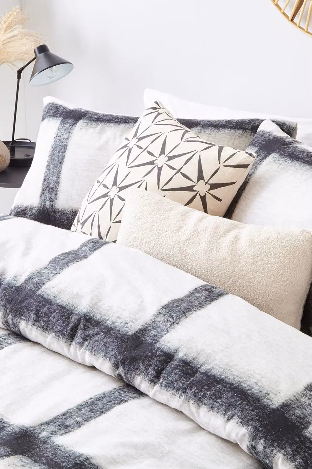 The Linen Yard Mohair Check Cotton Duvet Cover and Pillowcase Set in Multicolour Black, Single (Duvet Cover: 90 x 200 cm, Pillowcase: 50 x 75 cm) – 2