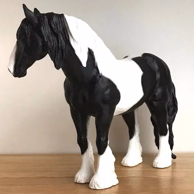 Leonardo Animal Crackers Large Piebald Cob Horse Figurine in Black and White – 4