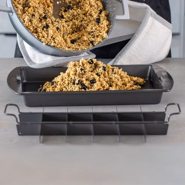 Chicago Metallic Non-Stick Three Piece Brownie Pan Set, Grey, W: 33 cm, D: 23 cm, H: 4 cm