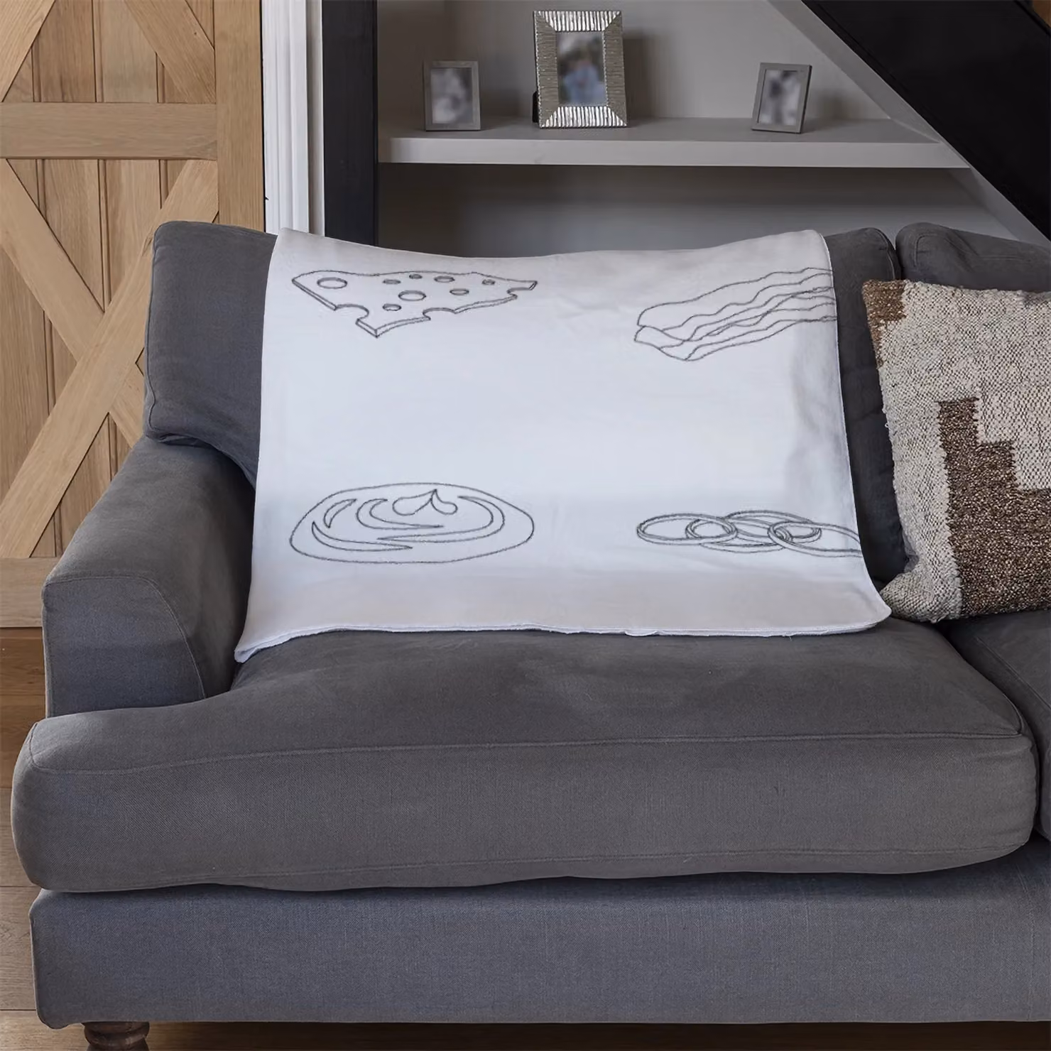 Benjamin Tate Design Burger and Sandwich Icon Fleece Blanket in White and Beige, W/D/H: 120 x 150 cm – 3