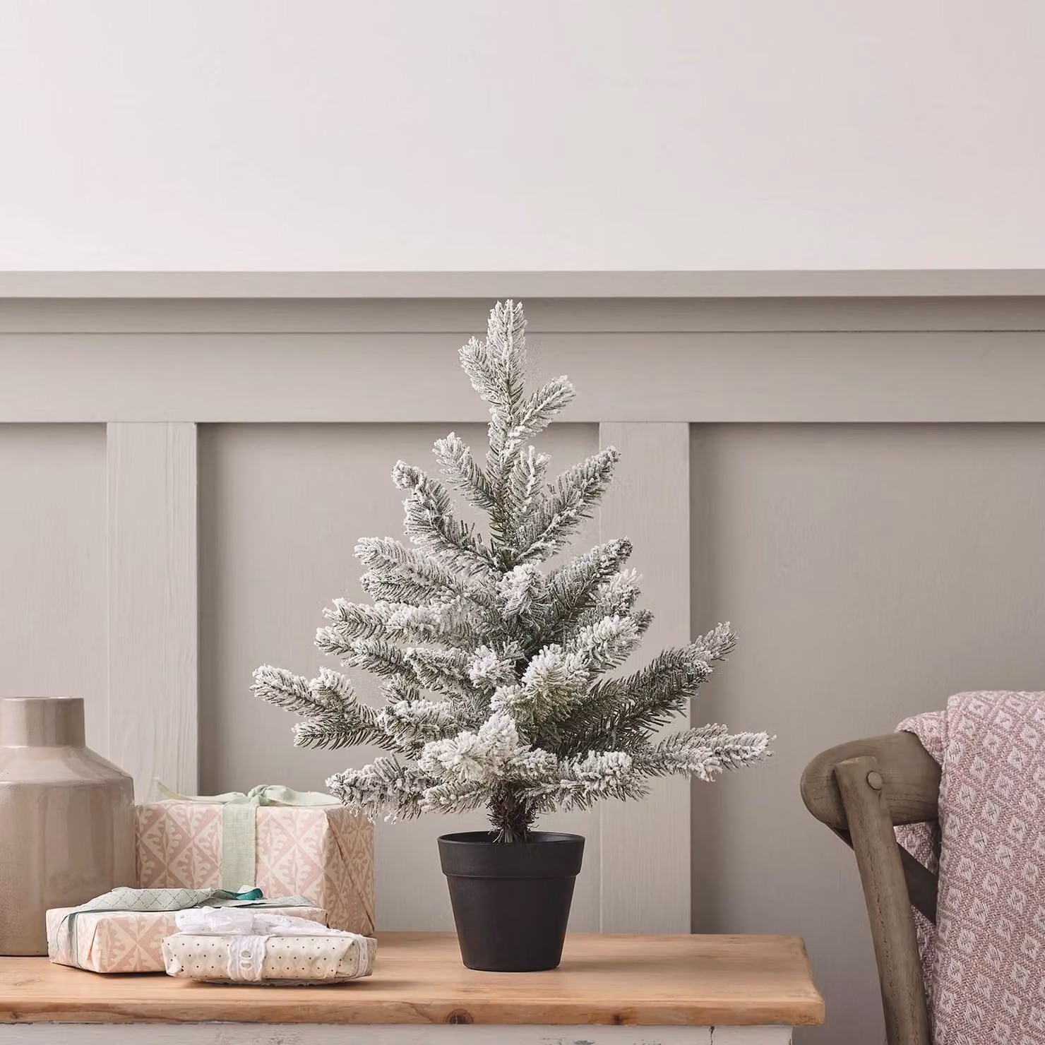Lights4fun Tabletop Artificial Frosted Mini Christmas Tree in Green, Black or White, Height: 45 cm – 1