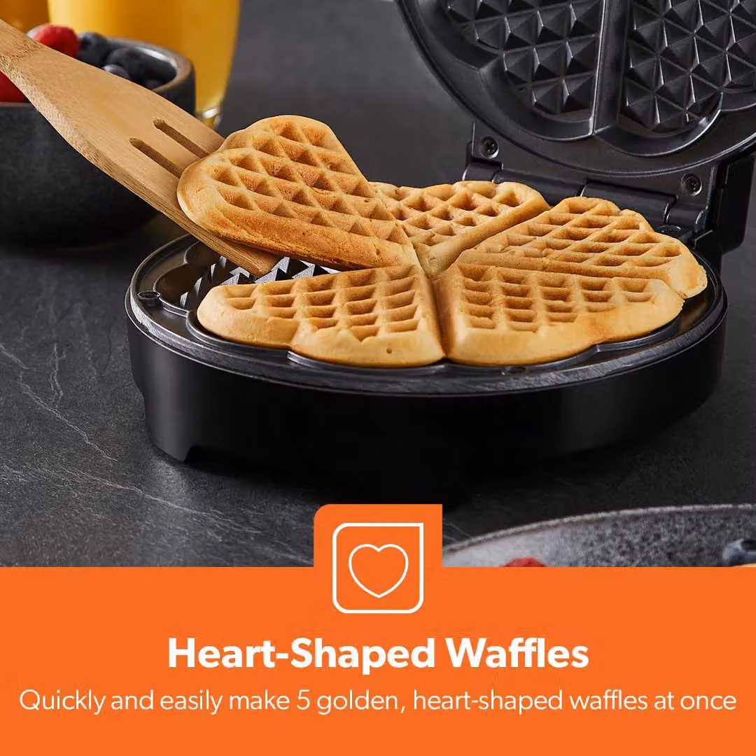 Geepas 1000W Heart Shape Waffle Maker in Black – 3
