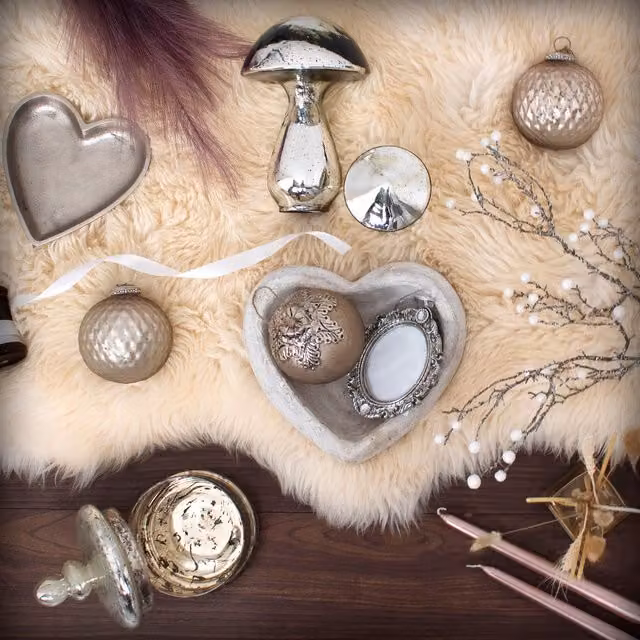 KDMK Antique Heart-Shaped Stone Effect Bowl in Beige, Silver and White