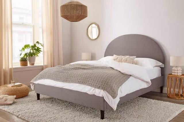 DS Living Roma Arch Grey Upholstered Velvet Bed Frame W/D/H: 180 x 200 cm