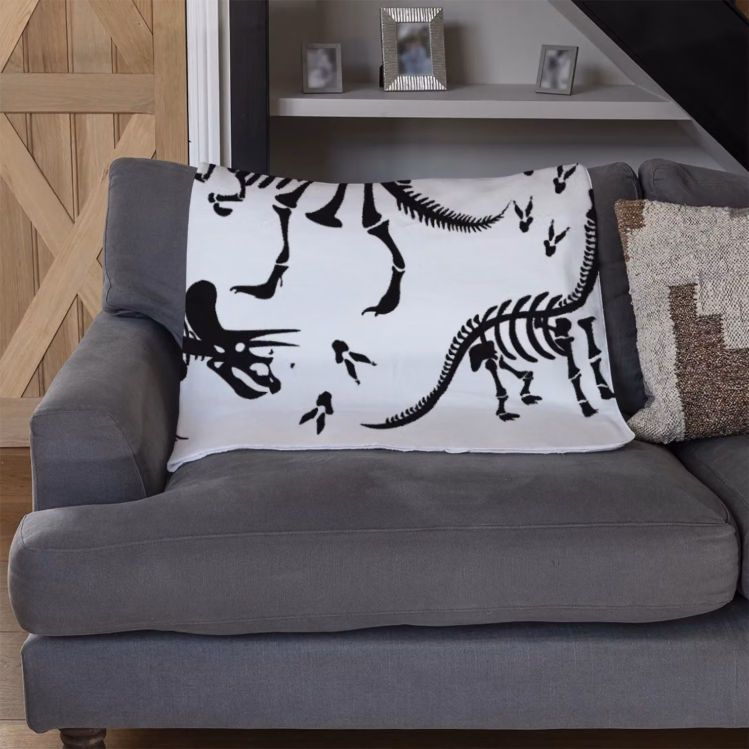 Benjamin Tate Design Dinosaur Silhouettes Fleece Blanket in White and Beige, W/D/H: 120 x 150 cm – 3