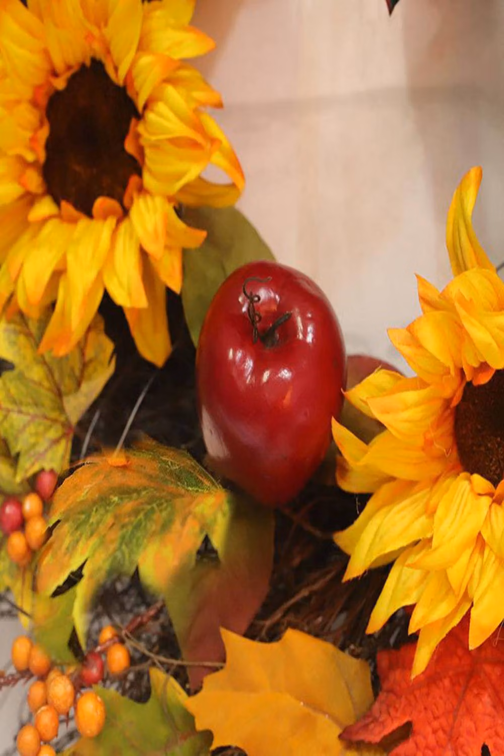 Garden Sanctuary Prelit Autumn Wreath with Artificial Maple Leaves and Sunflowers in Orange – 5